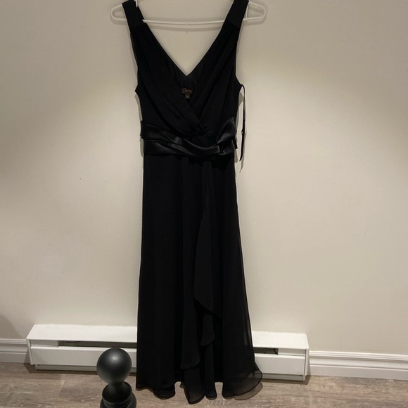 Formal black dress - Picture 2 of 3